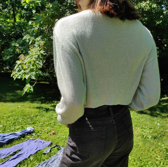 Green turtleneck - Picture 3 of 5